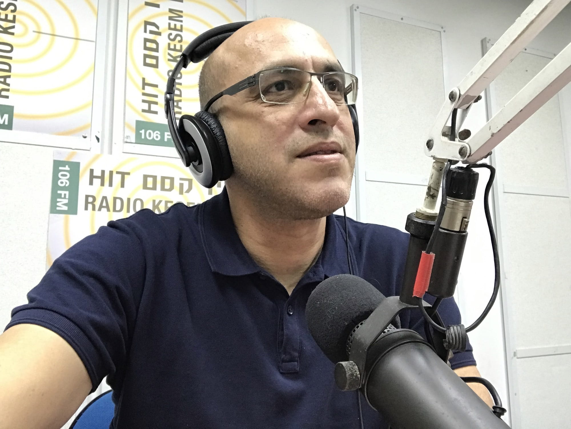 Nir Elizov, Kramer's Pre-Sales Engineer, next to a microphone at a radio show 2