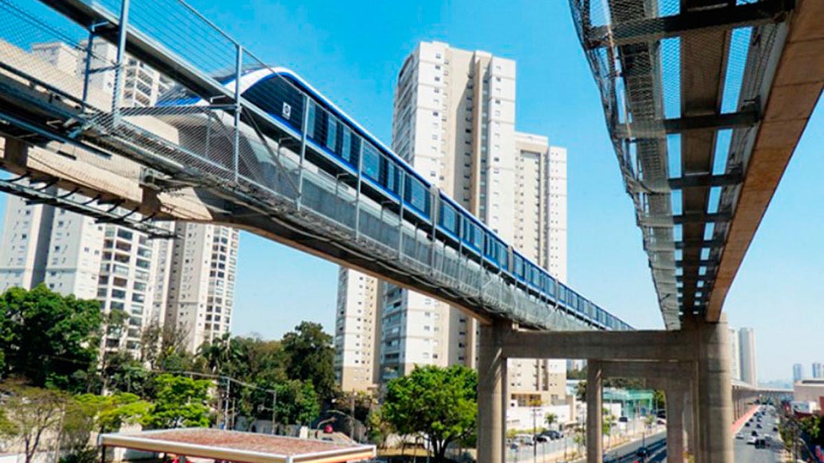 São Paulo Metro Digital Signage Project