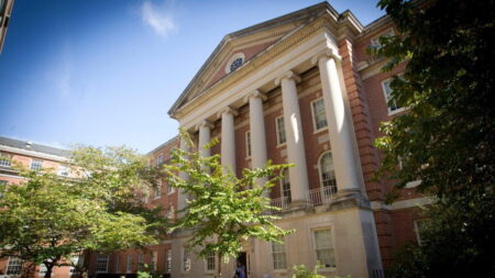 UNC School of Medicine Goes Wireless with Kramer VIA Solutions