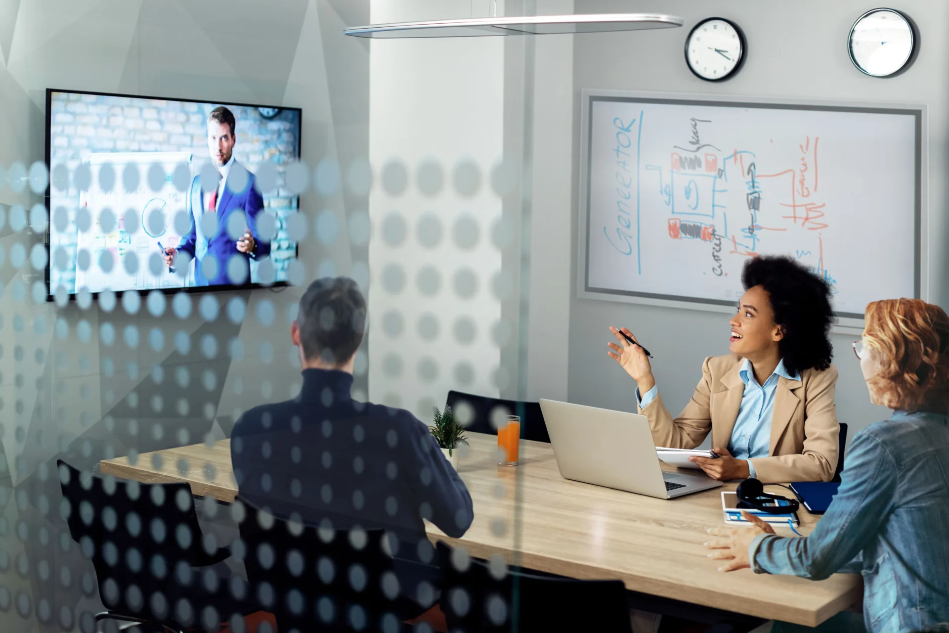 People having a hybrid meeting in a huddle room, using Kramer's meeting room solutions