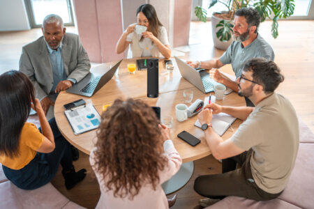 The complete guide to 360 degree cameras and multi-camera setup for conference rooms: Features & benefits